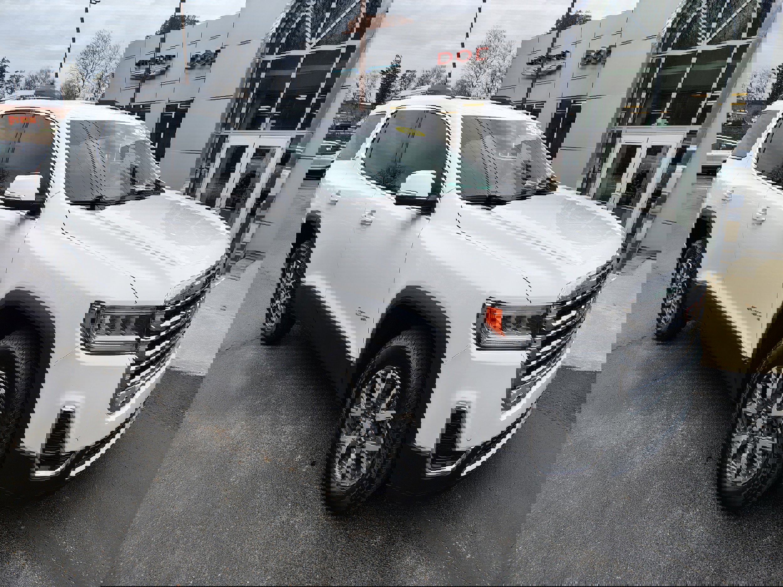 Used 2023 GMC Acadia SLE w/ Driver Convenience Package image 2