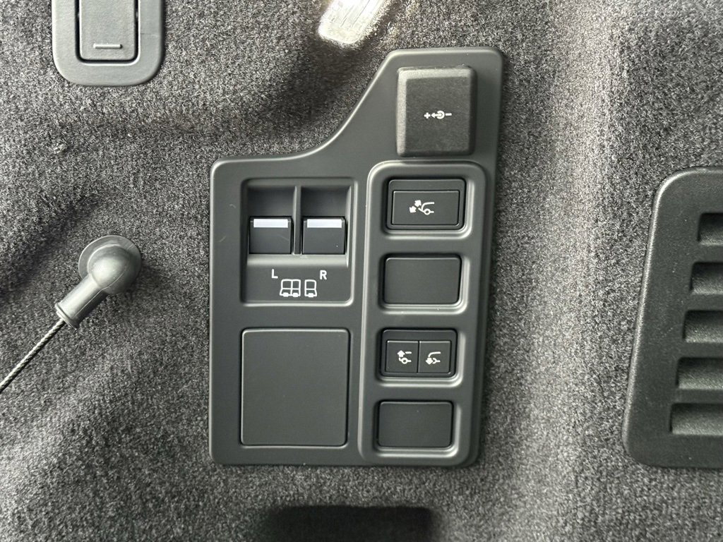 New 2026 Land Rover Discovery Limited Edition image 38