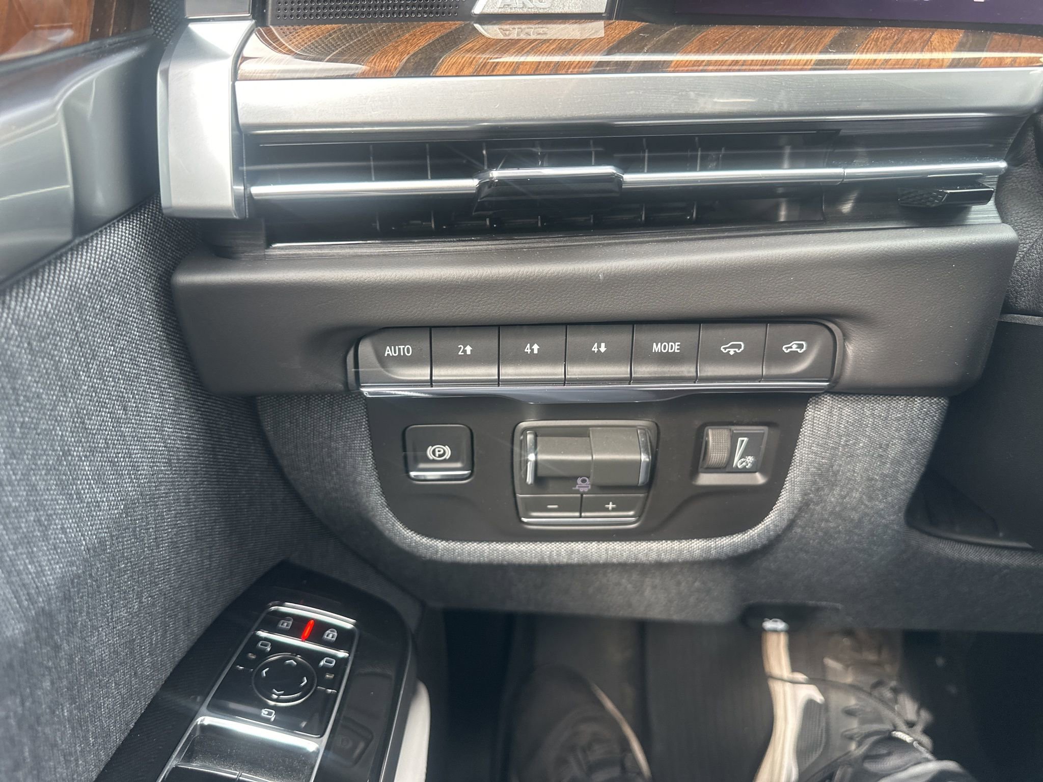 Used 2026 Cadillac Escalade Platinum Sport w/ LPO, ONYX Package AWD/4WD image 52