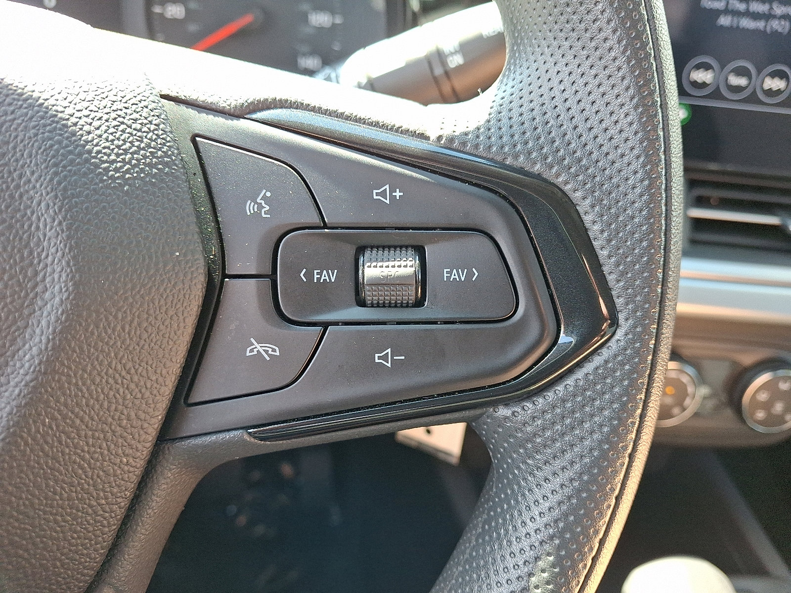 Used 2025 Chevrolet Trax LS image 22