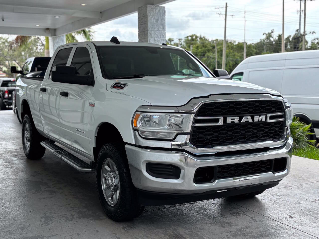 Used 2022 RAM 2500 Tradesman w/ Chrome Appearance Group AWD/4WD image 7
