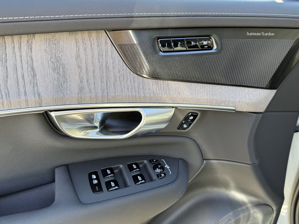 New 2026 Volvo XC90 B6 Ultra w/ Protection Package image 17