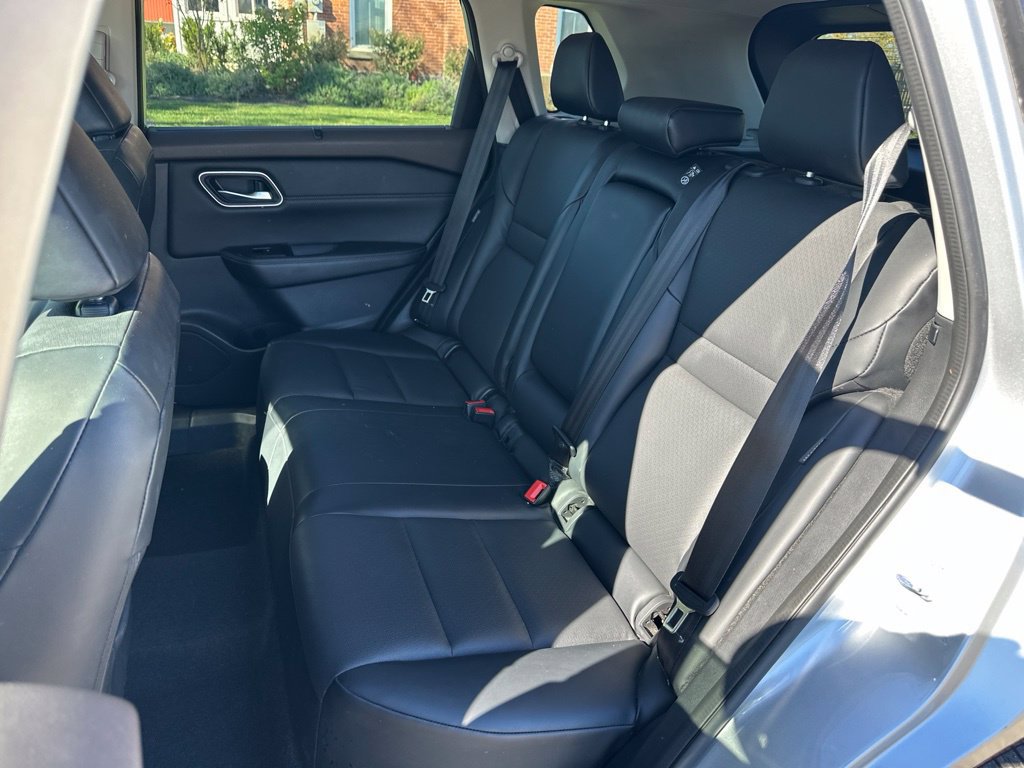 Used 2021 Nissan Rogue SV w/ Premium Package AWD/4WD image 14