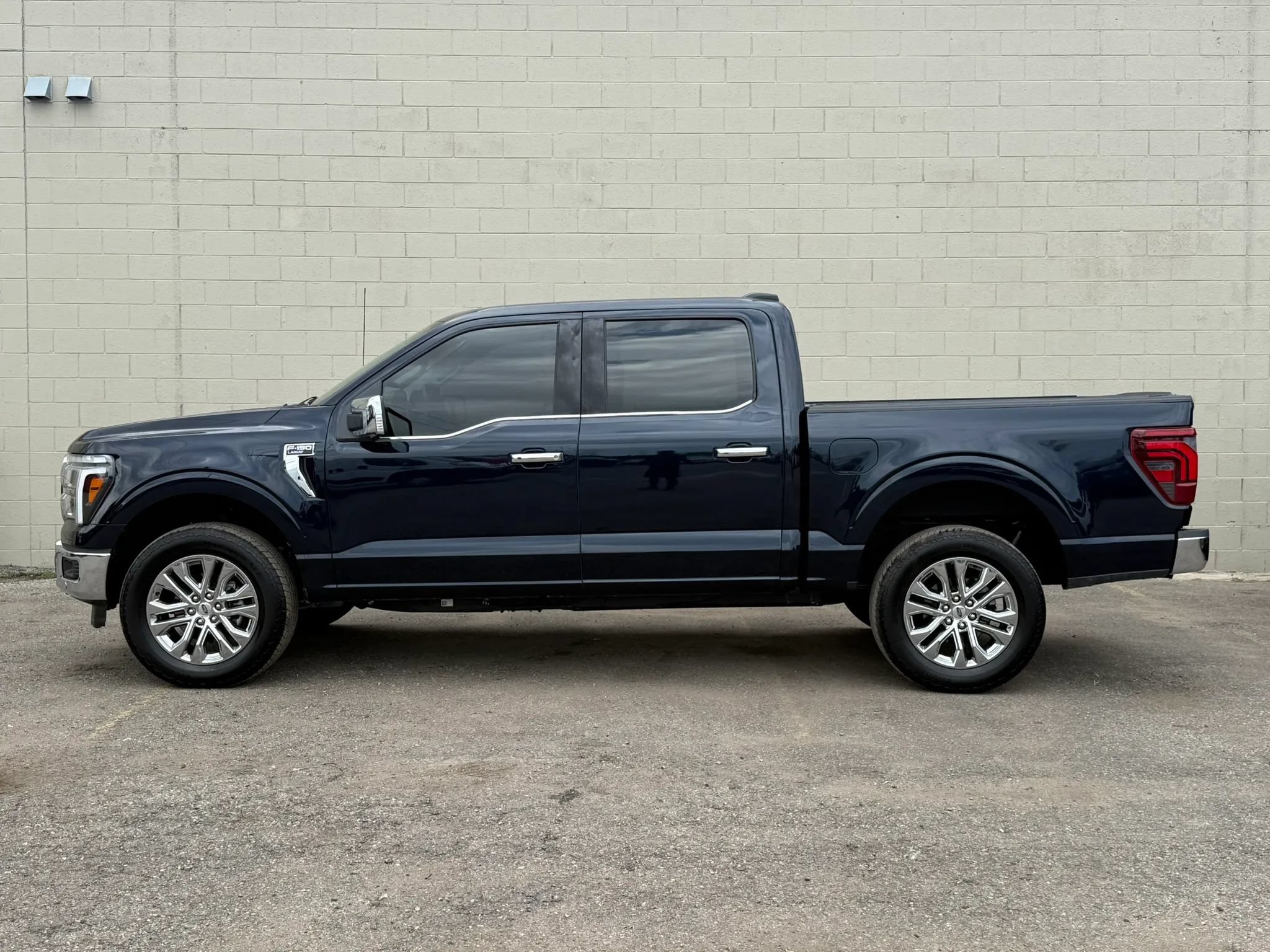Used 2026 Ford F150 Lariat w/ Equipment Group 501A Mid AWD/4WD image 3