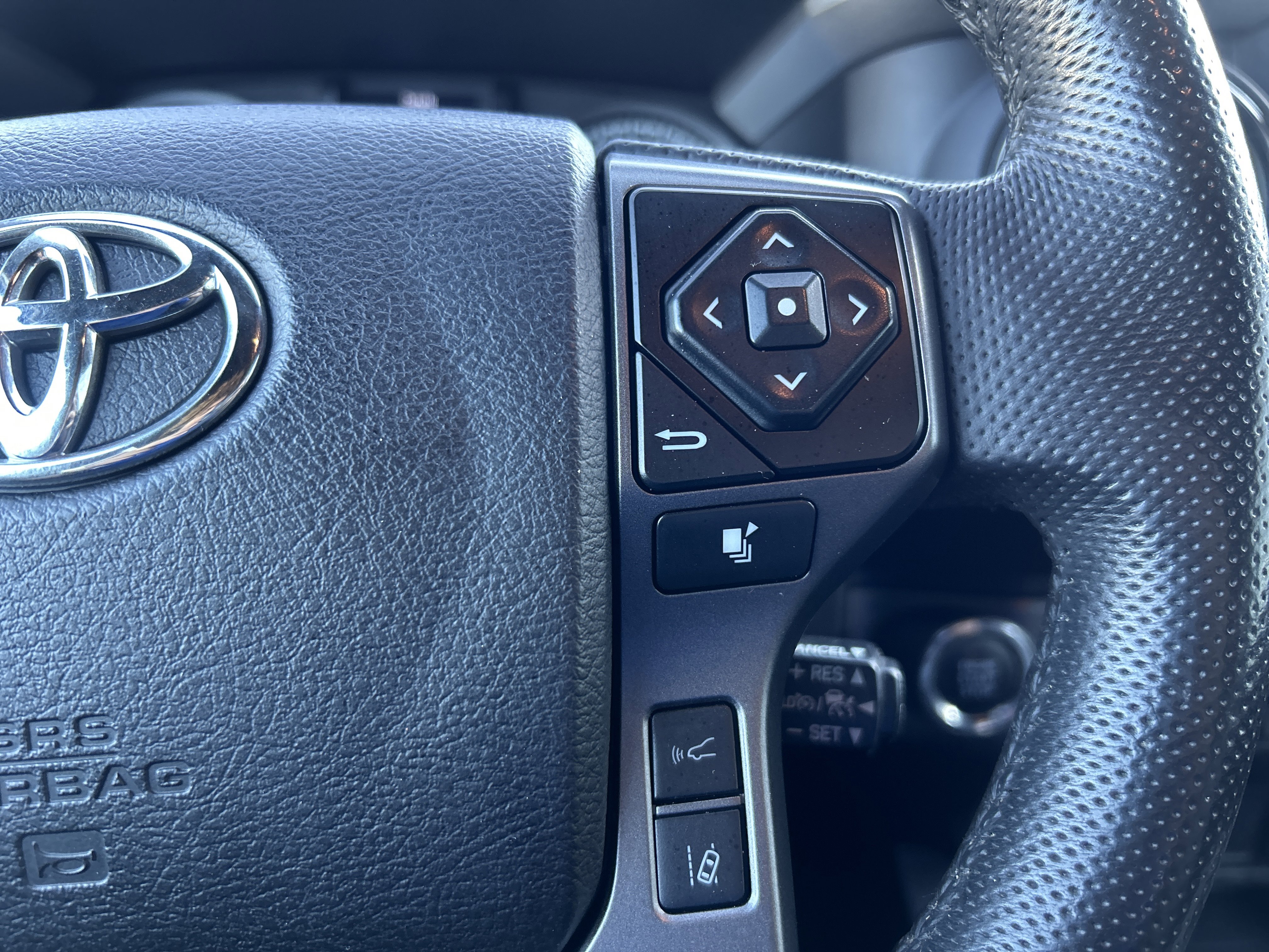 Used 2022 Toyota Tacoma TRD Off-Road AWD/4WD image 18