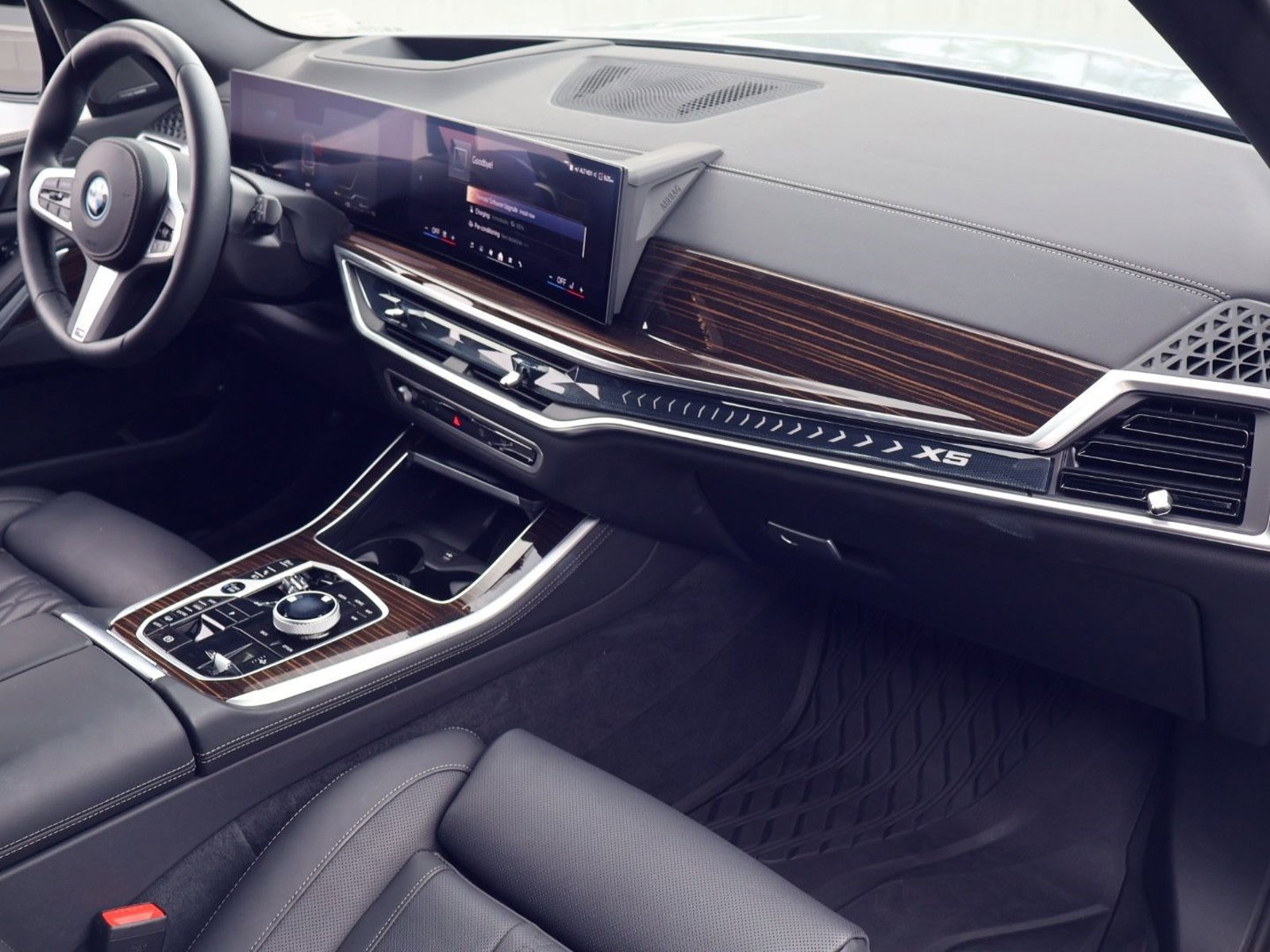 Used 2025 BMW X5 xDrive50e w/ Executive Package image 25