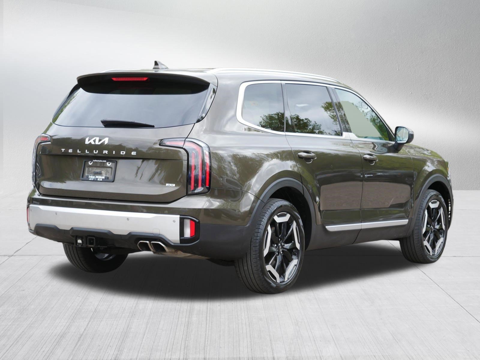 Used 2024 Kia Telluride EX w/ EX Captain's Chair Package AWD/4WD image 7