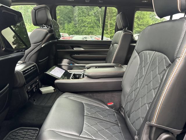 Used 2025 Jeep Grand Wagoneer Series III w/ Rear Seat Video Group 1 AWD/4WD image 19