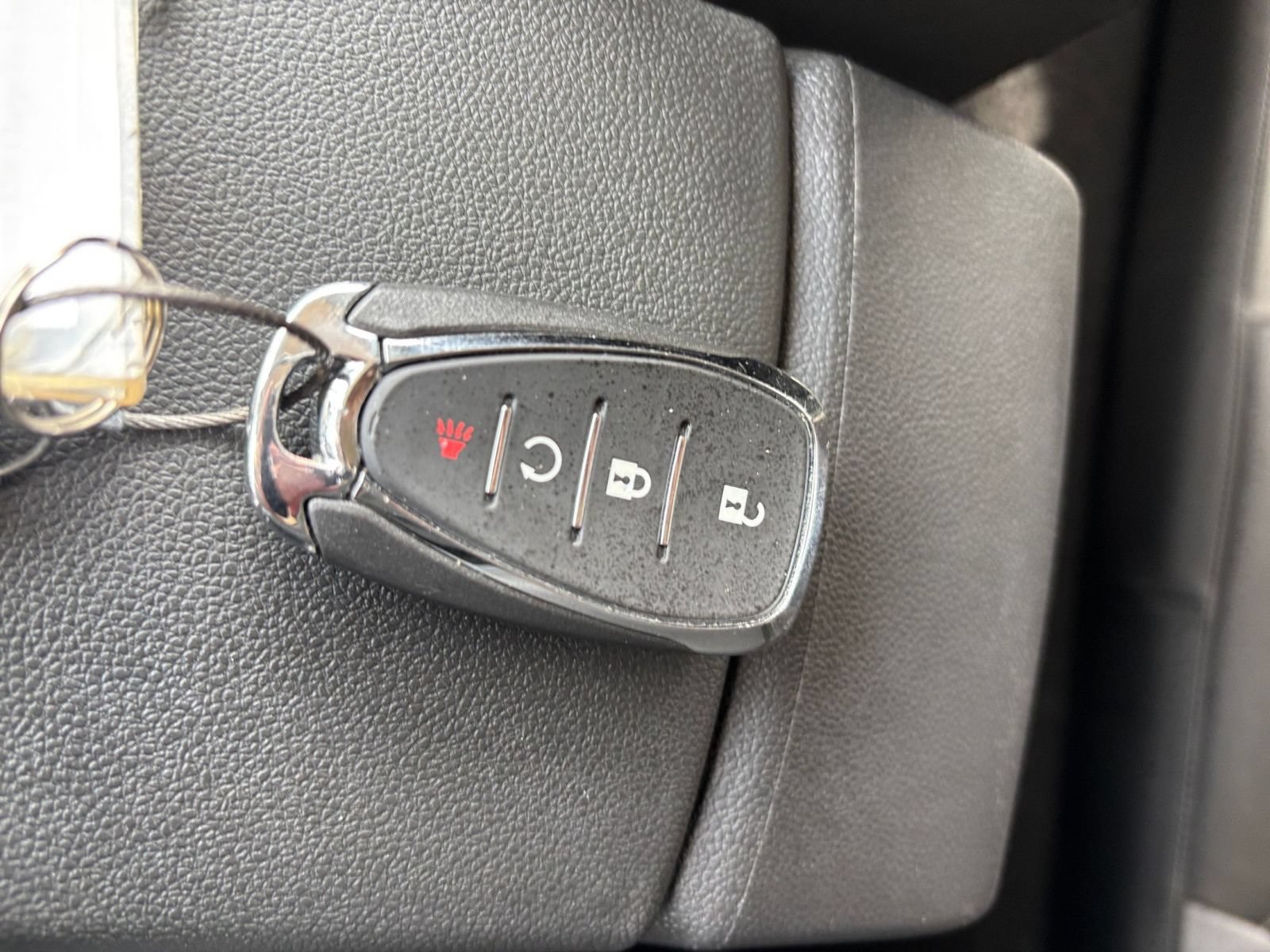 Used 2025 Chevrolet Trax LT FWD image 17