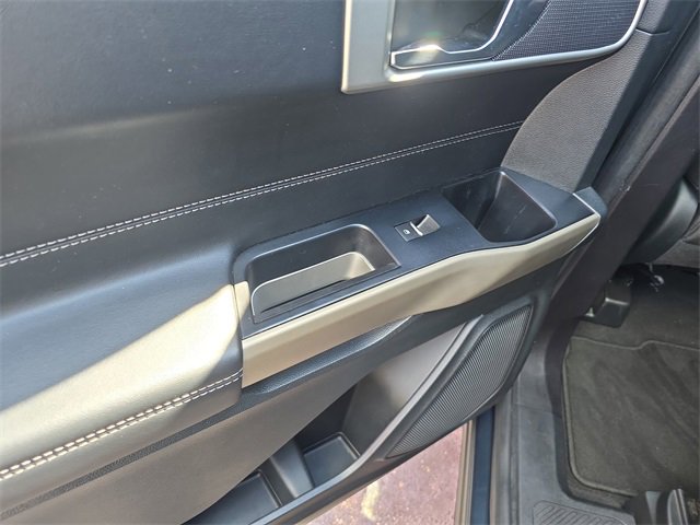 Used 2022 Ford Explorer XLT image 10