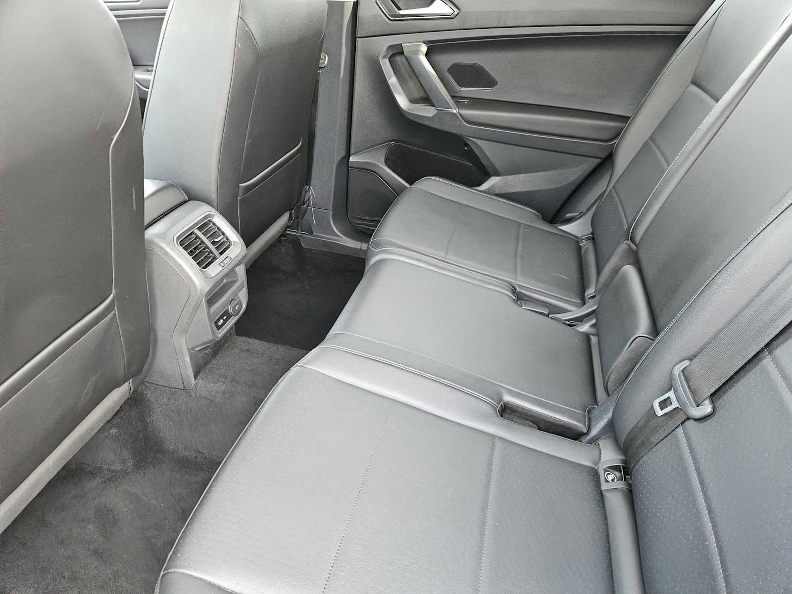 Used 2018 Volkswagen Tiguan SE FWD image 28