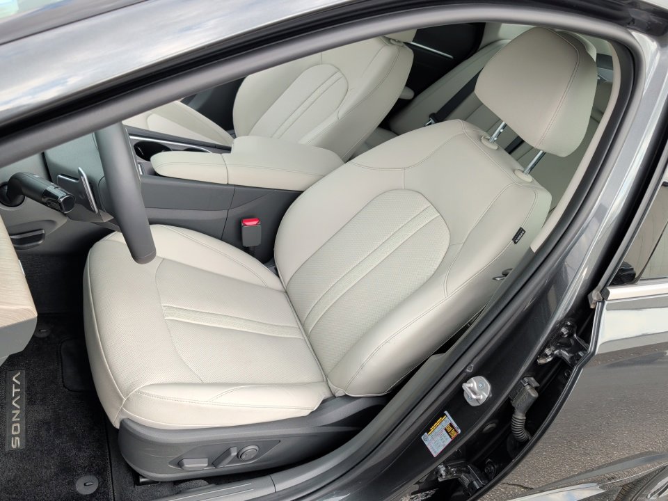 Certified 2025 Hyundai Sonata Limited FWD image 30