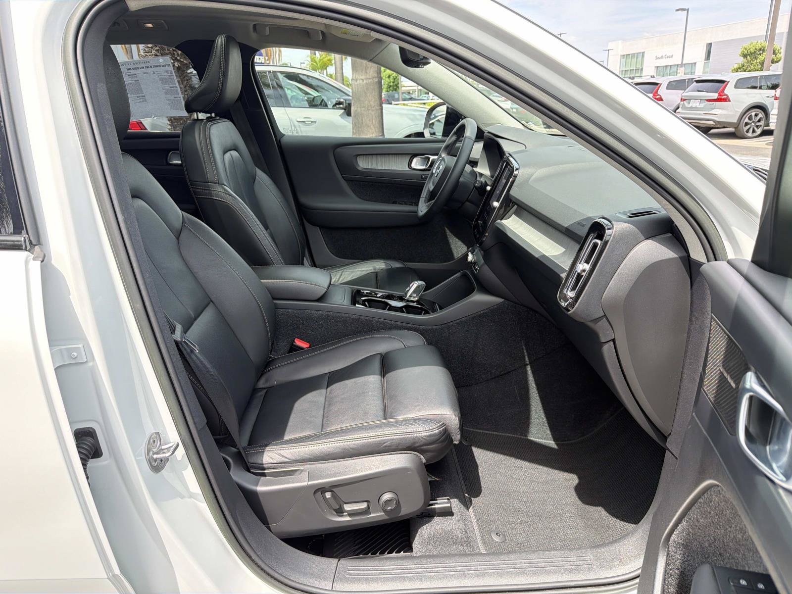 Certified 2023 Volvo XC40 B5 Ultimate AWD/4WD image 25