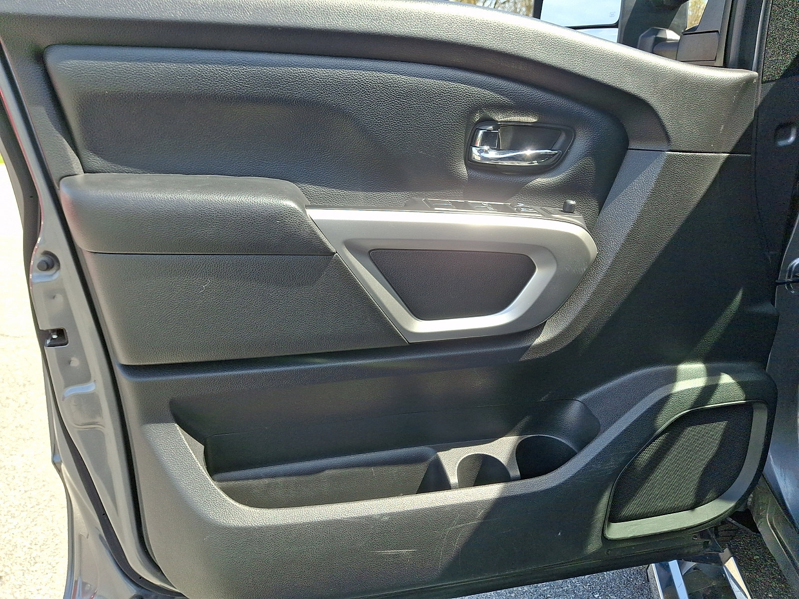 Used 2019 Nissan Titan SV w/ SV Convenience Package image 13