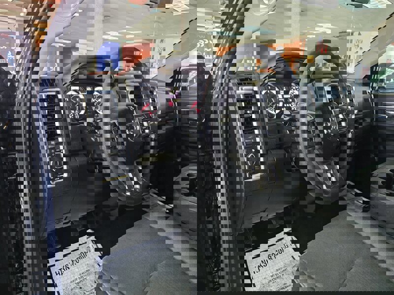 Used 2021 RAM 1500 Classic SLT image 9