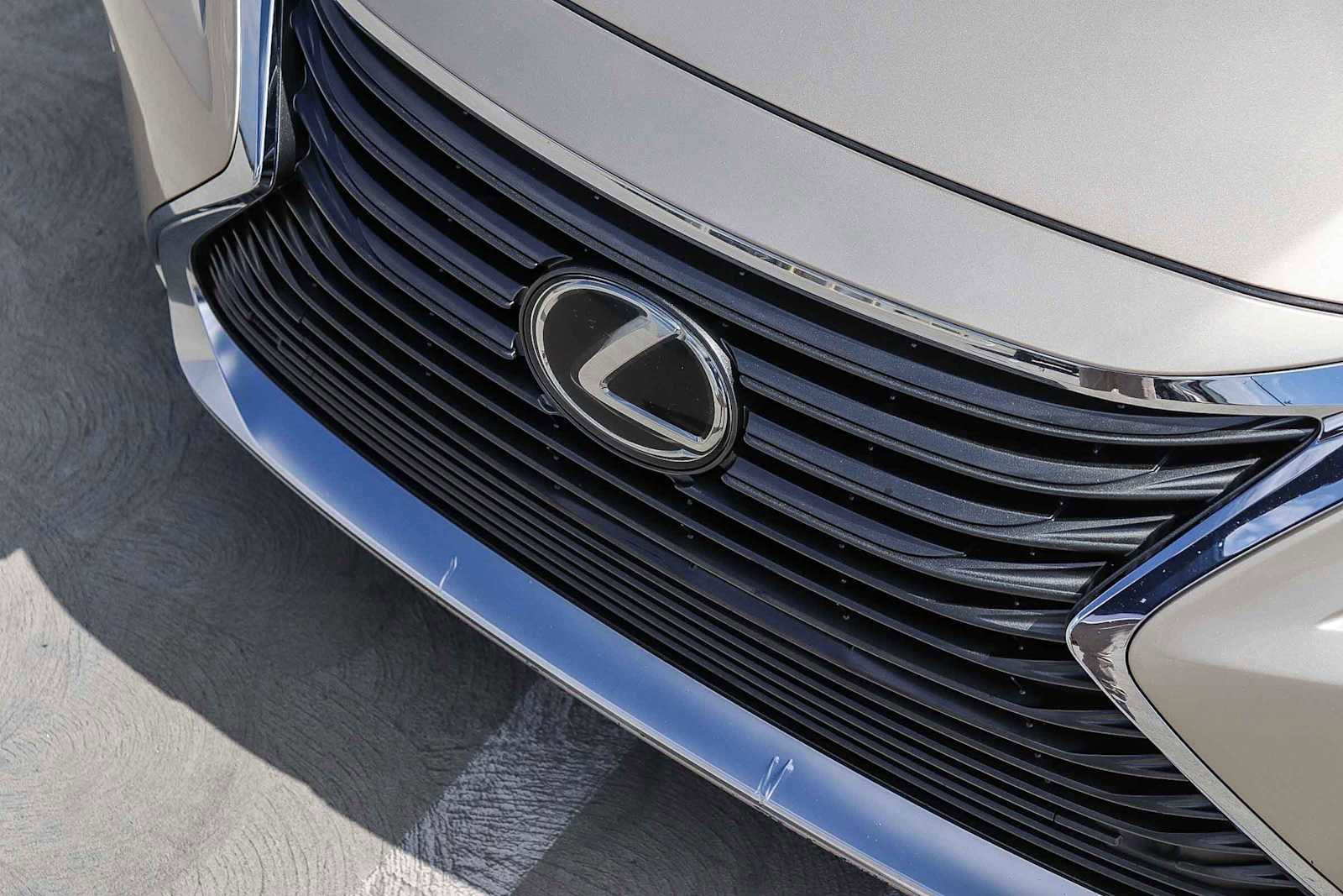 Used 2016 Lexus ES 350 w/ Luxury Package w/Wood Trim FWD image 8
