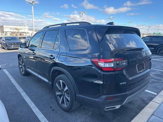 Used 2023 Honda Pilot Touring image 9
