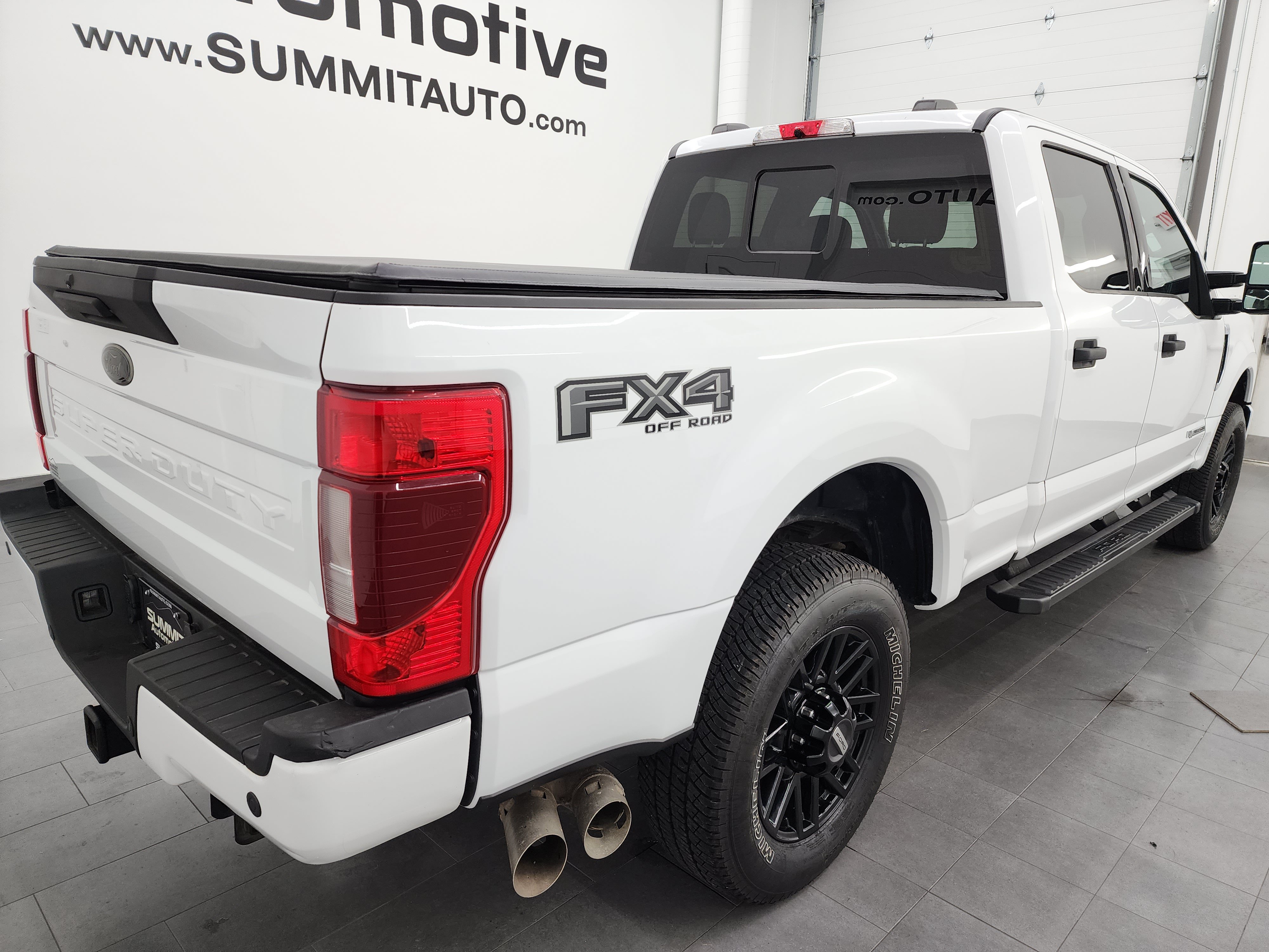Used 2022 Ford F250 XLT w/ Black Appearance Package AWD/4WD image 4