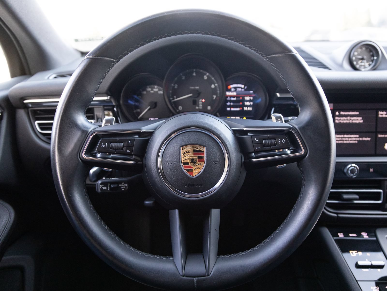 Certified 2023 Porsche Macan AWD/4WD image 13