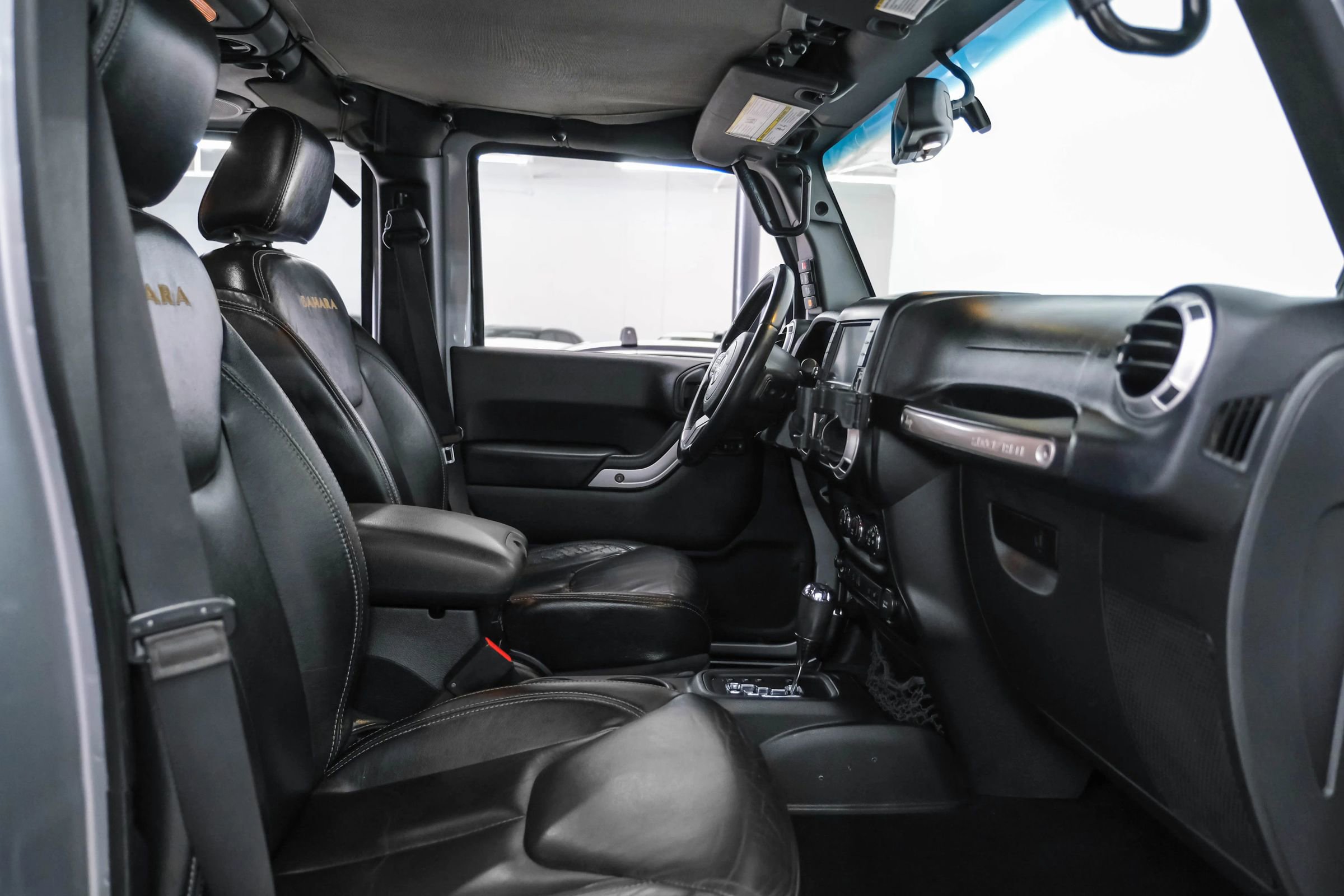 Used 2013 Jeep Wrangler Unlimited Sahara w/ Connectivity Group image 27