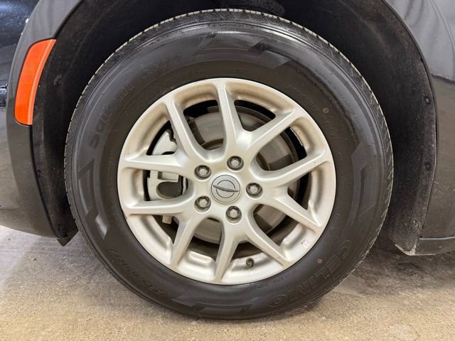 Used 2024 Chrysler Pacifica Touring-L image 29