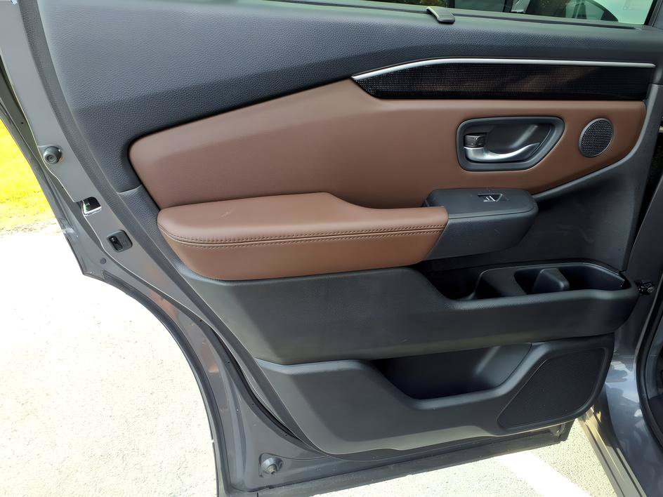 Used 2025 Honda Pilot Elite image 14