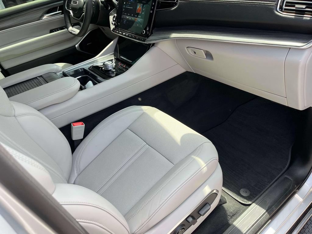 Used 2024 Jeep Wagoneer Series II w/ Flexible Seating Group RWD image 23