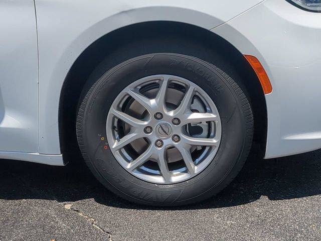 Certified 2023 Chrysler Pacifica Touring-L FWD image 11
