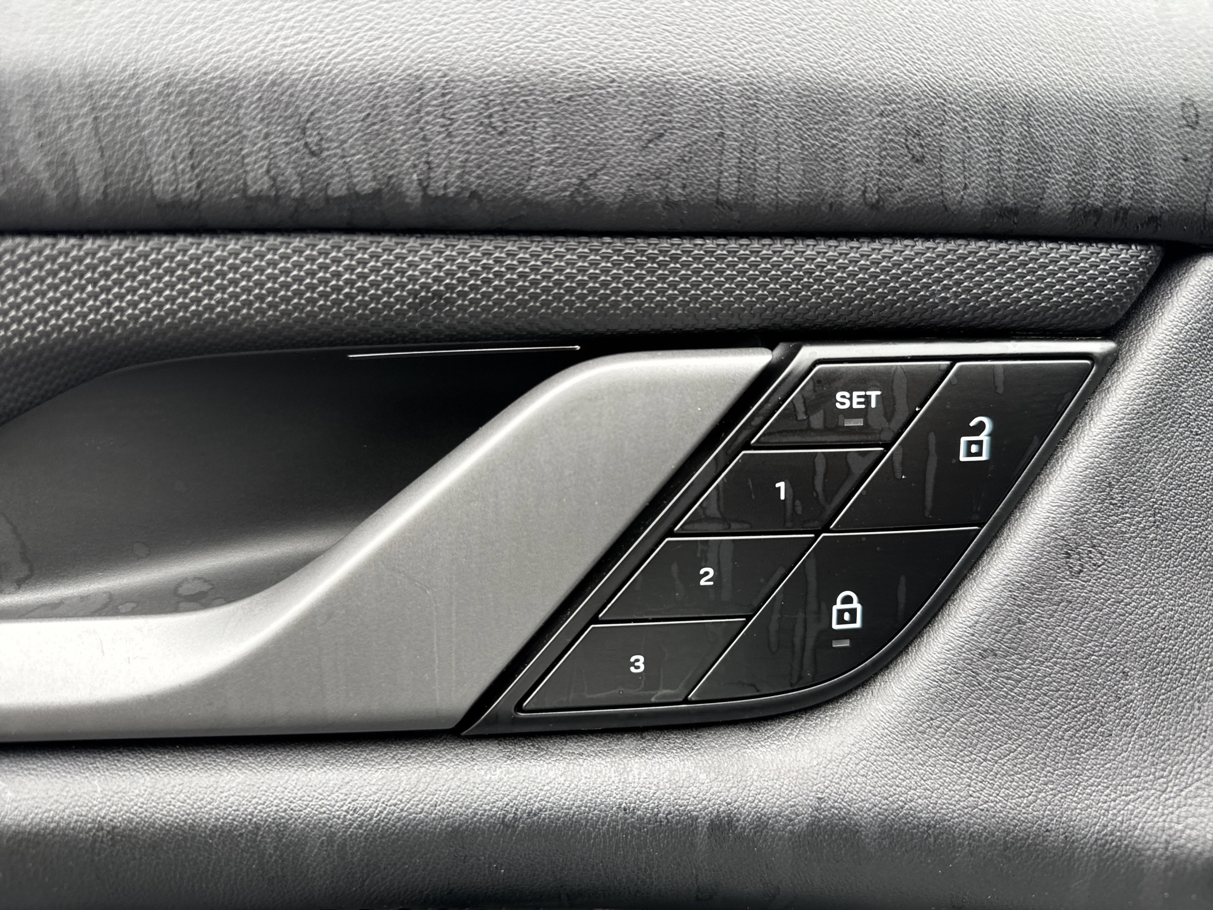 Used 2022 Porsche Taycan RWD image 16