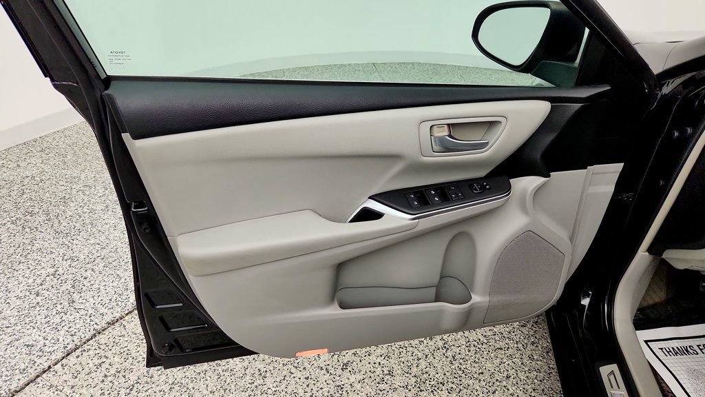 Used 2016 Toyota Camry FWD image 10