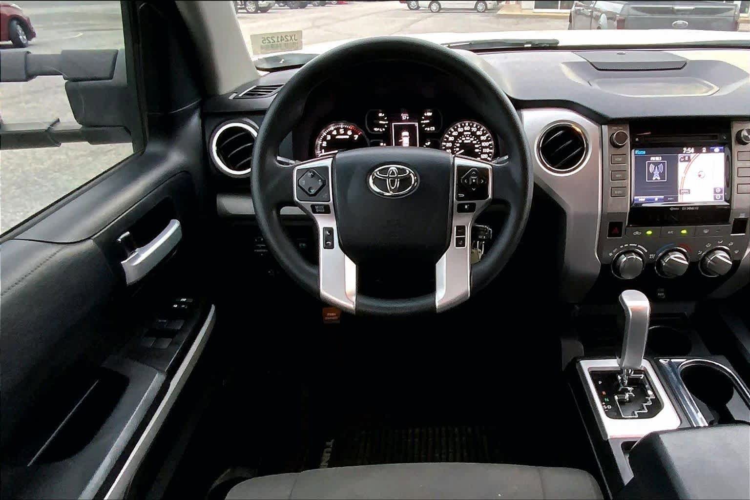Used 2018 Toyota Tundra SR5 w/ SR5 Upgrade Package image 6
