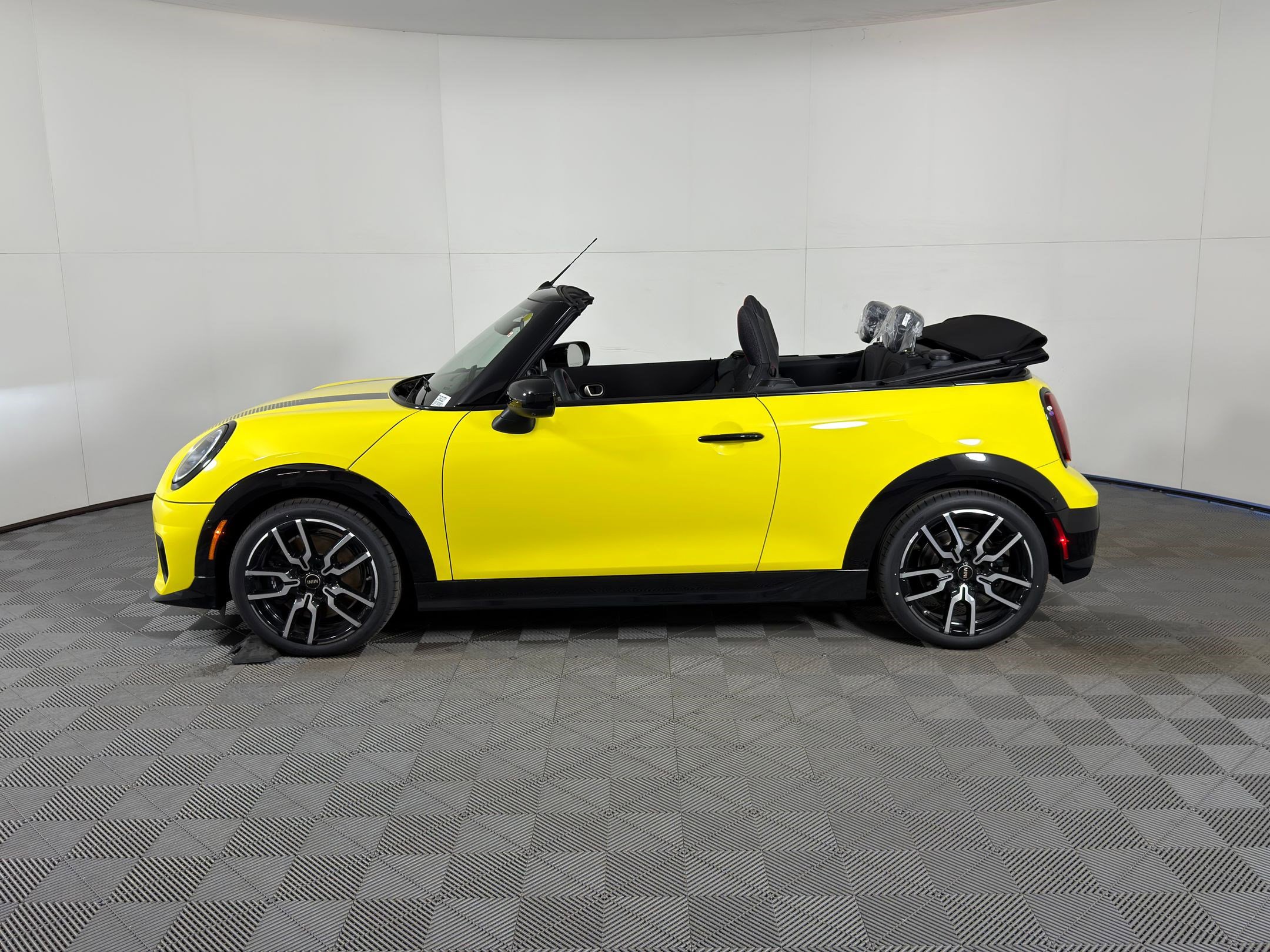 New 2026 MINI Cooper S image 2