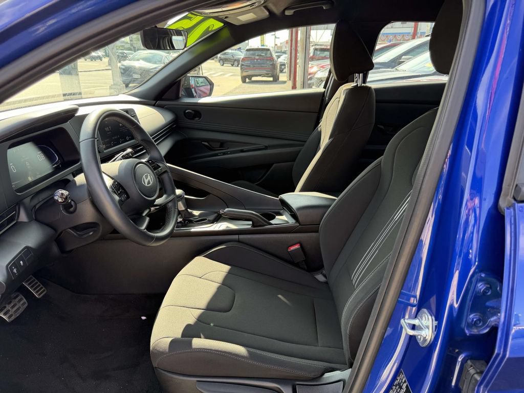Certified 2025 Hyundai Elantra Sport FWD image 18