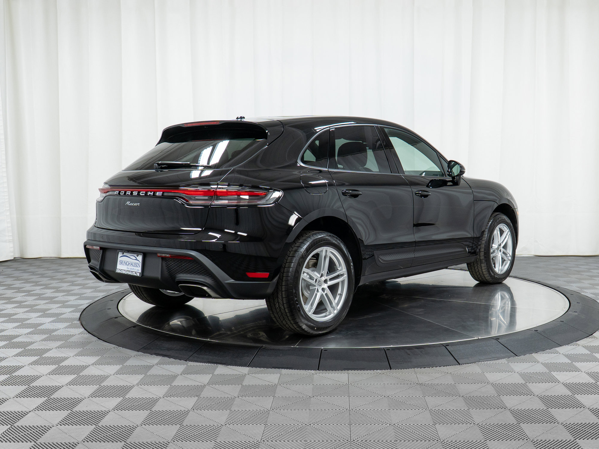 Used 2025 Porsche Macan image 9