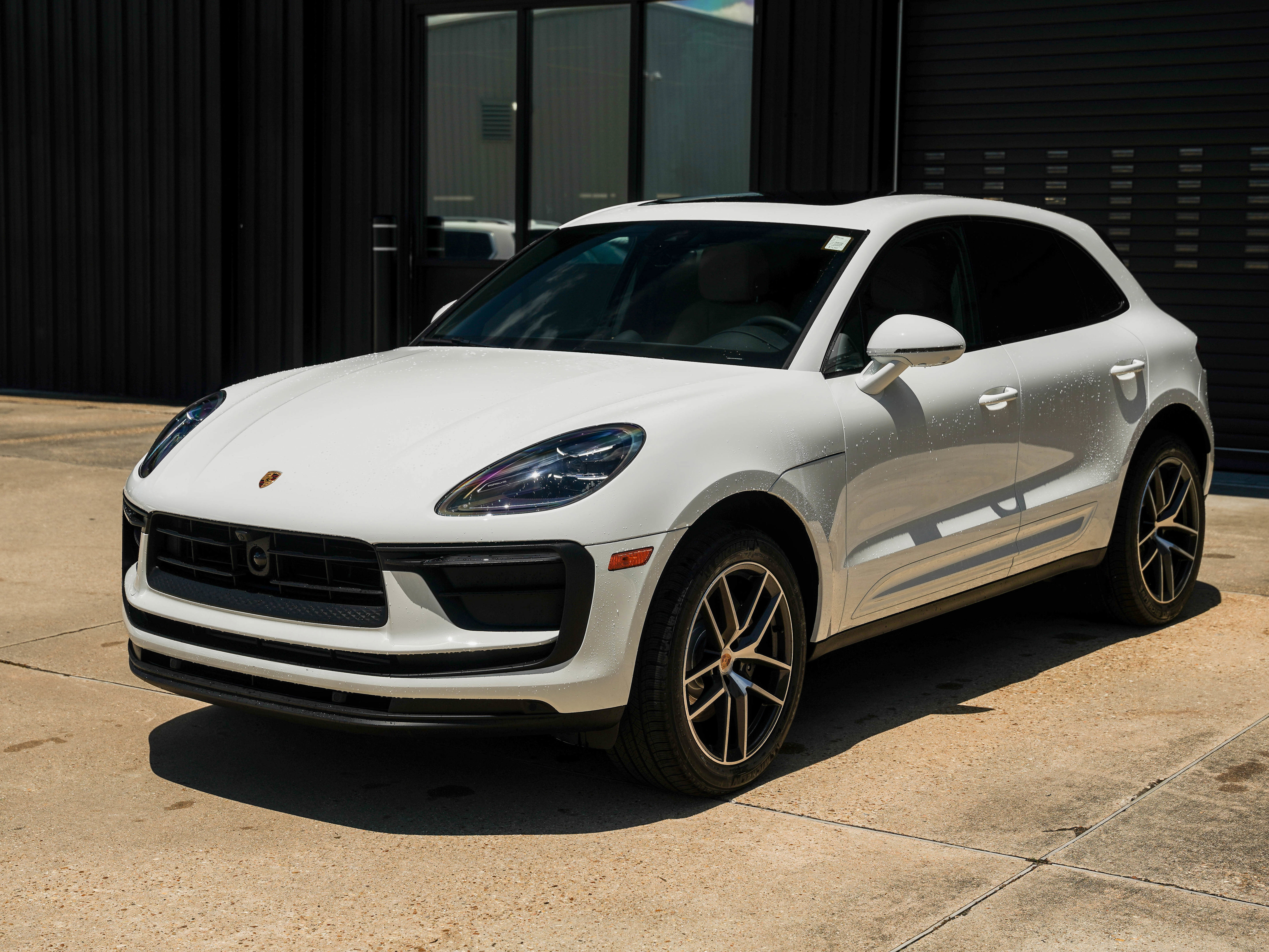 Certified 2025 Porsche Macan image 8