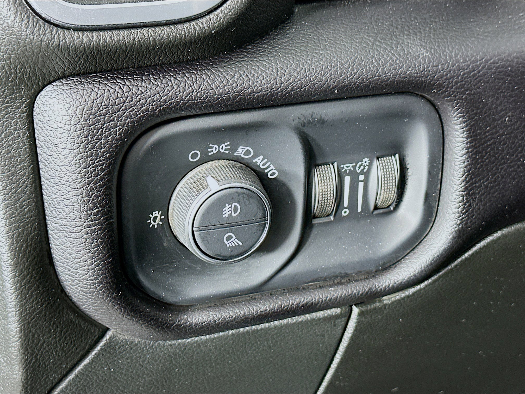 Used 2024 RAM 2500 Laramie w/ Safety Group image 17