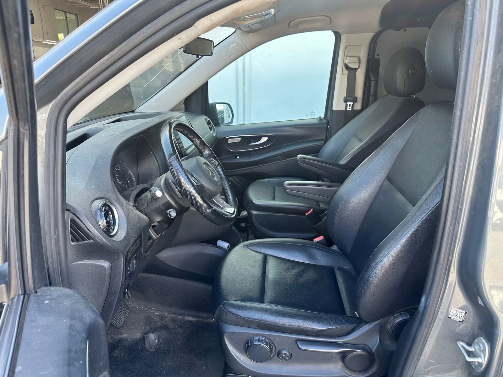 Used 2022 Mercedes-Benz Metris image 2