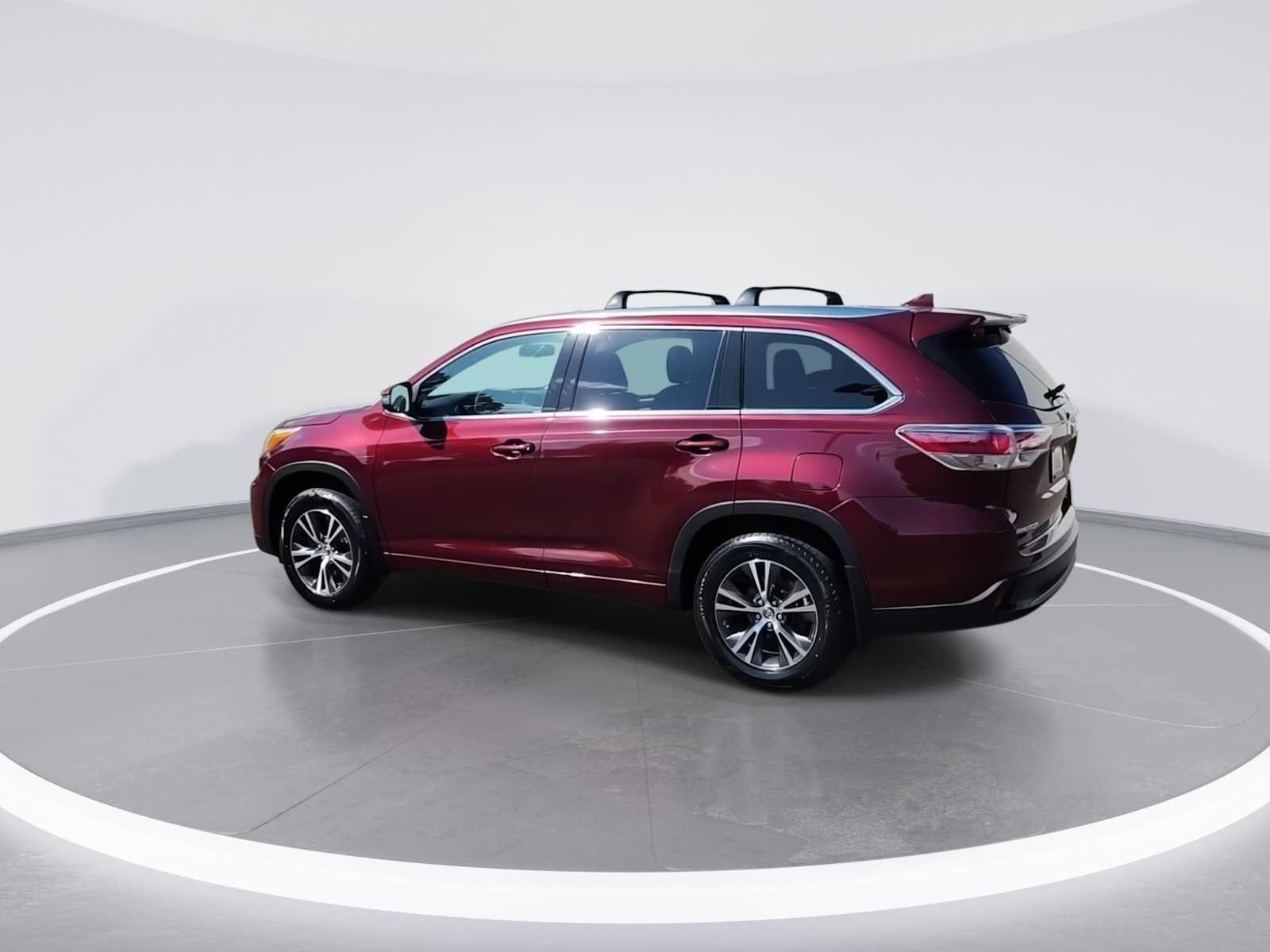 Used 2016 Toyota Highlander XLE AWD/4WD image 6