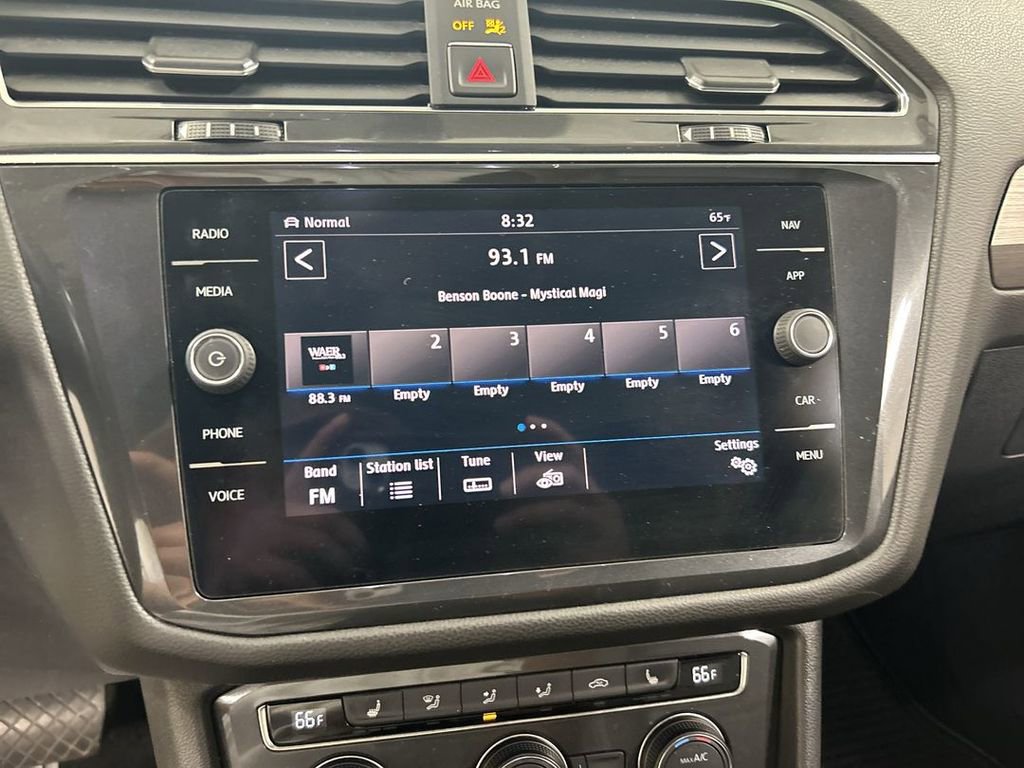 Used 2018 Volkswagen Tiguan SEL AWD/4WD image 14