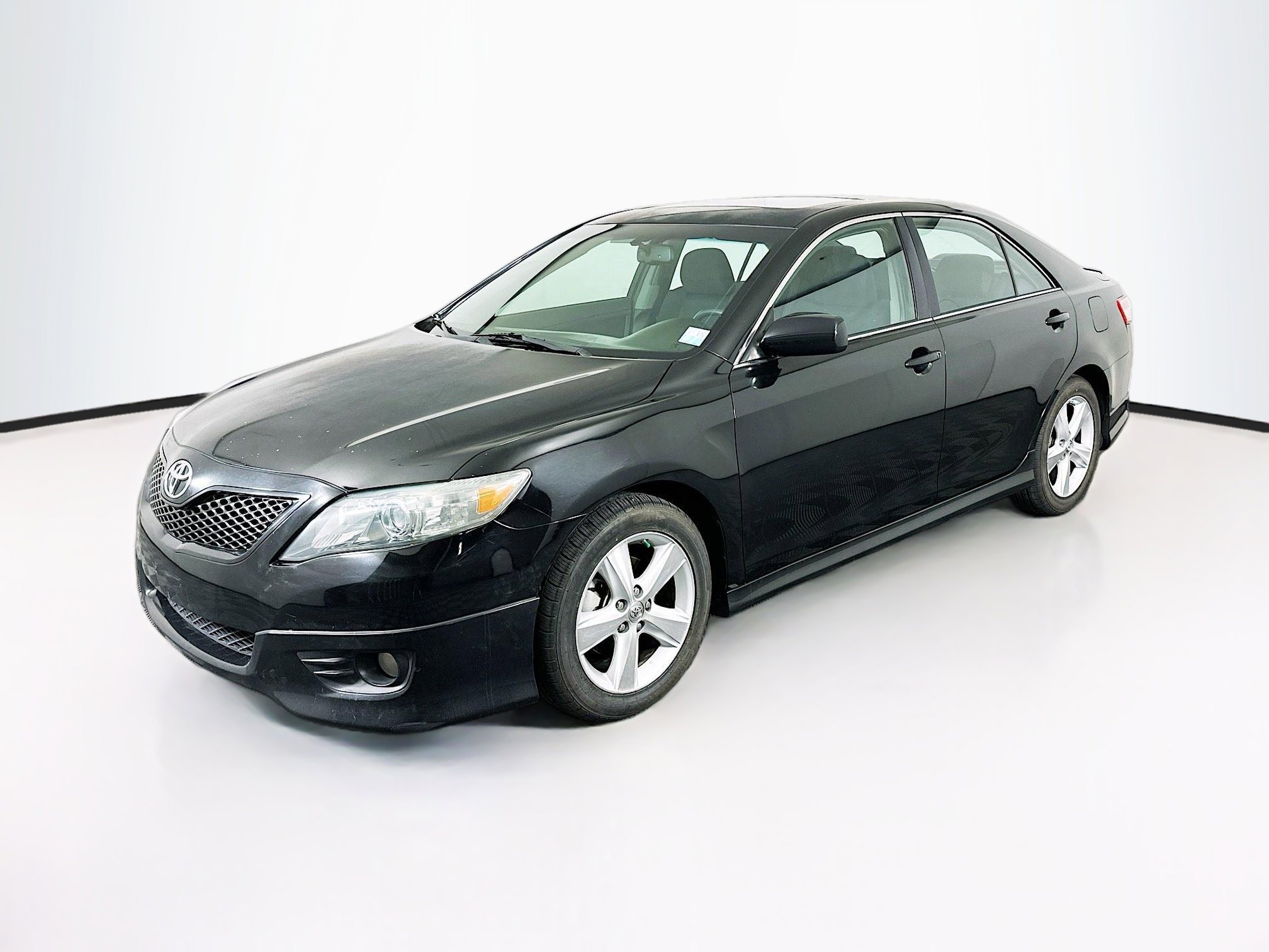 Used 2011 Toyota Camry SE w/ SE Extra-Value Pkg #1 FWD image 3