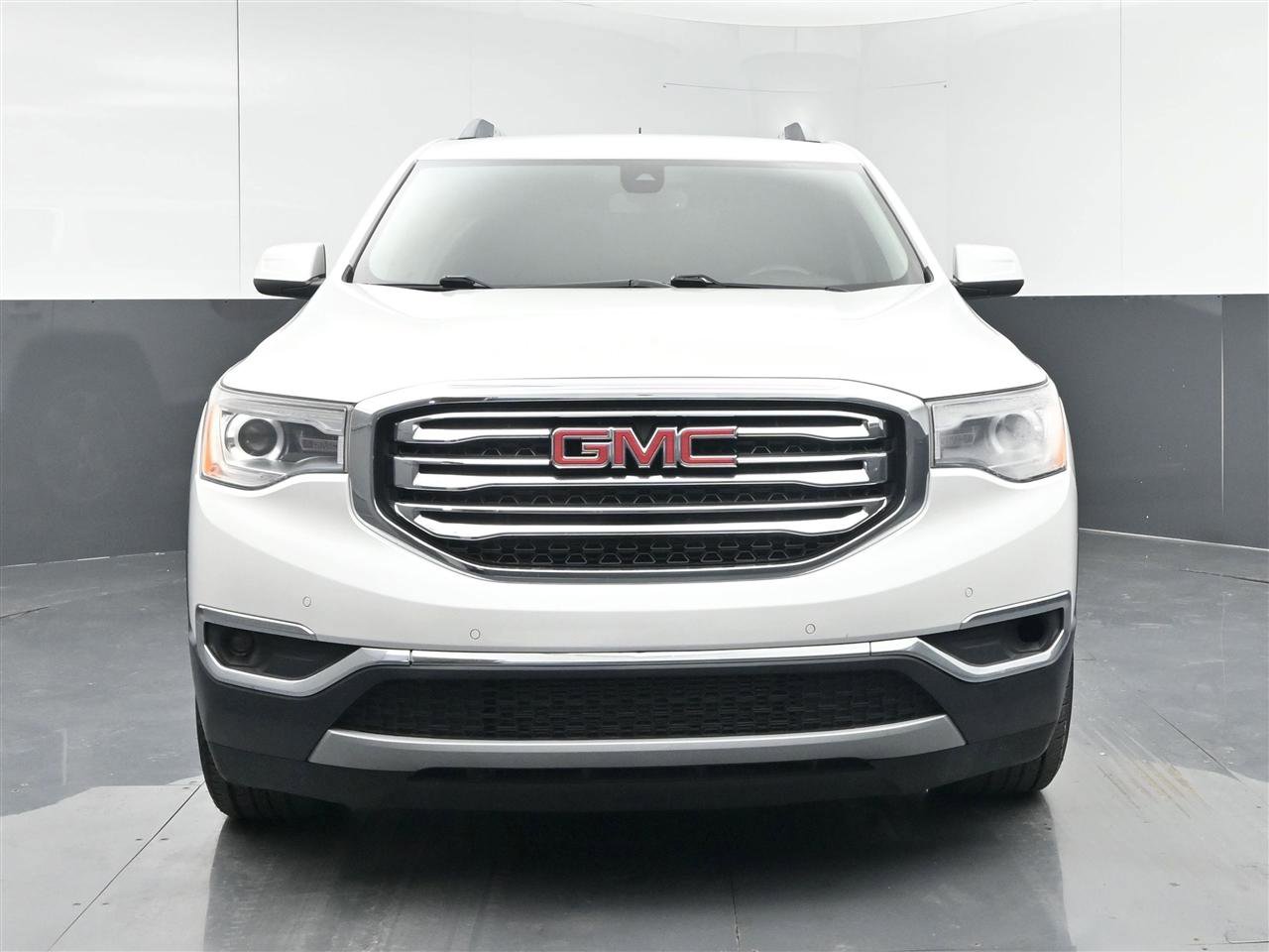 Used 2018 GMC Acadia SLT image 2