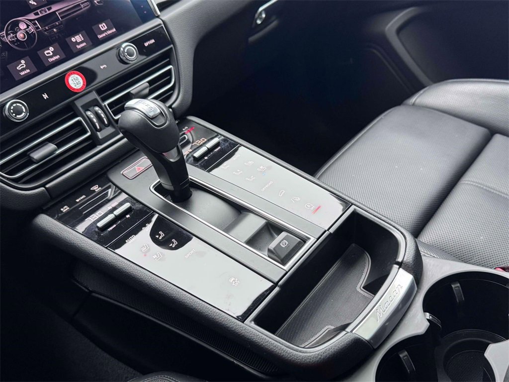 Used 2025 Porsche Macan Turbo image 24