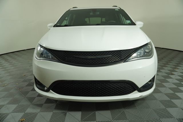 Used 2020 Chrysler Pacifica Touring-L image 2