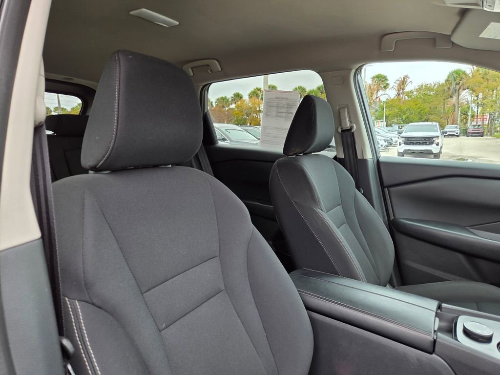 Used 2024 Nissan Rogue S image 11