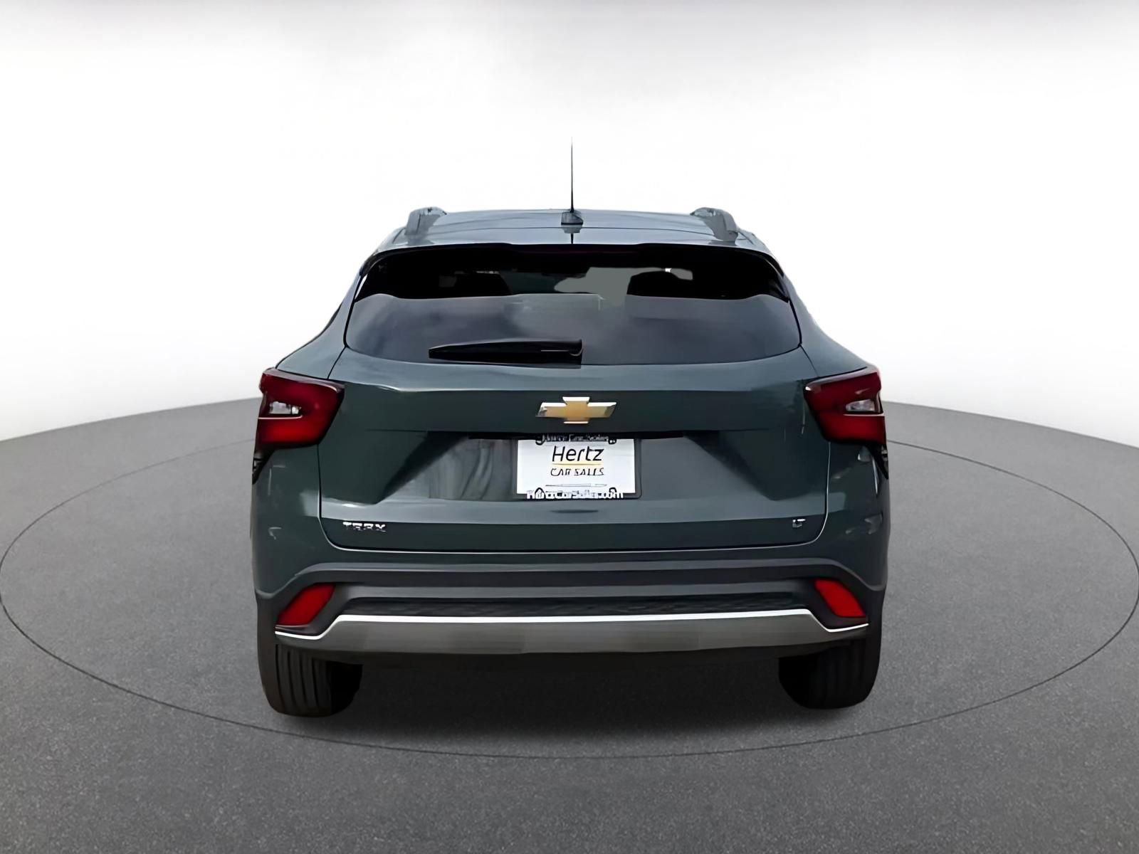 Used 2025 Chevrolet Trax LT FWD image 12