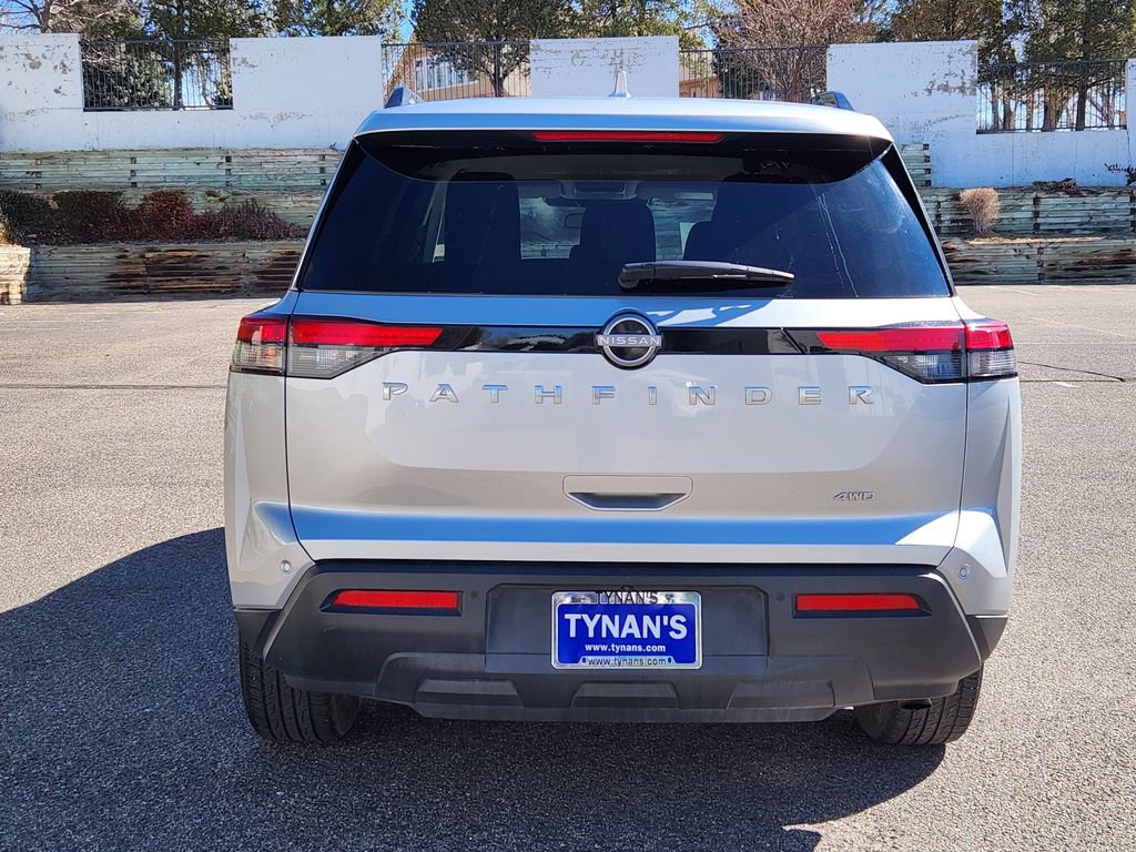 Used 2025 Nissan Pathfinder SV image 4