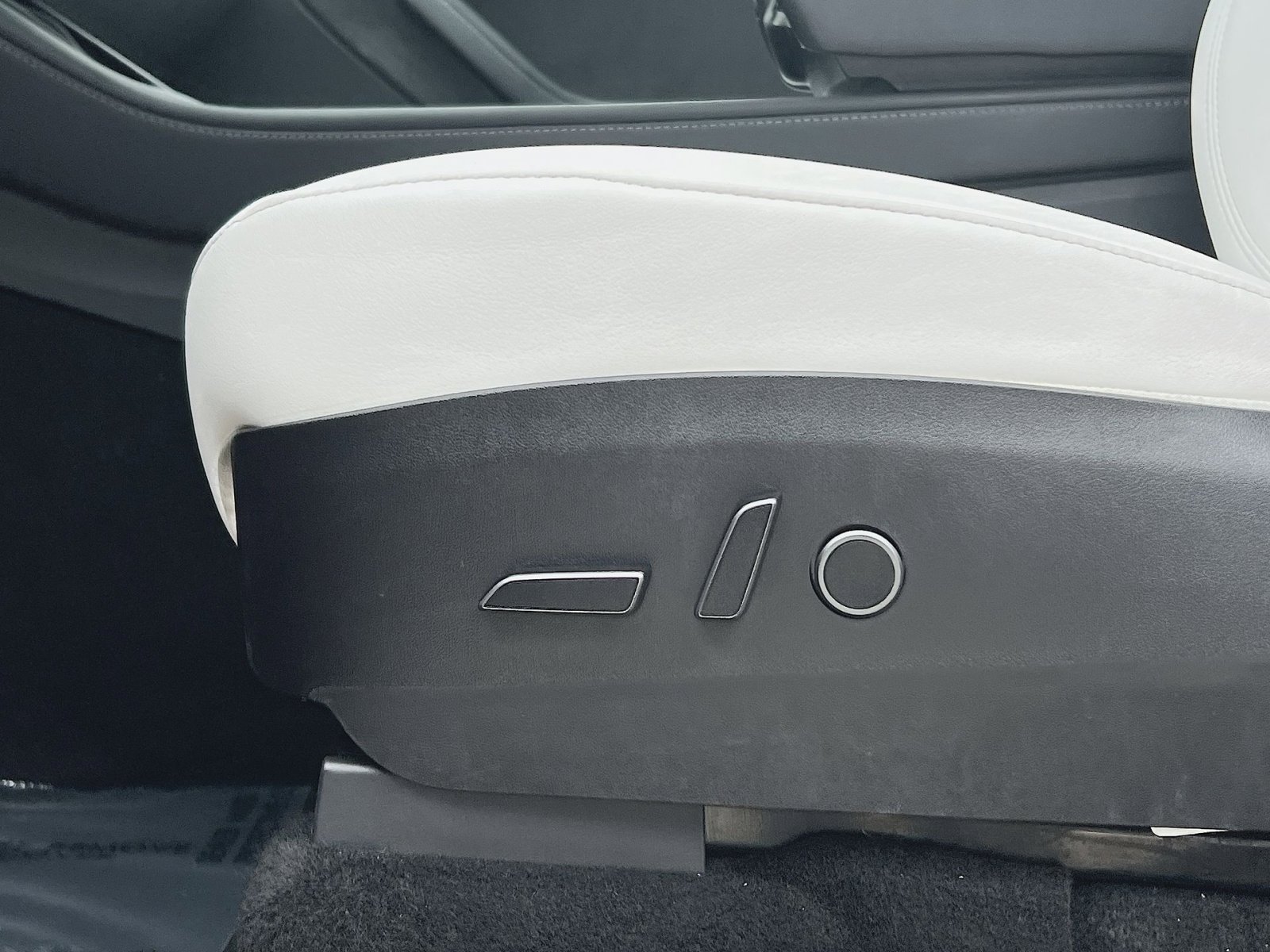 Used 2023 Tesla Model Y Long Range image 14