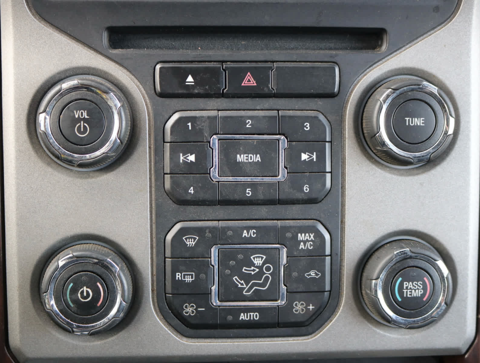 Used 2016 Ford F350 Lariat w/ Lariat Ultimate Package AWD/4WD image 18