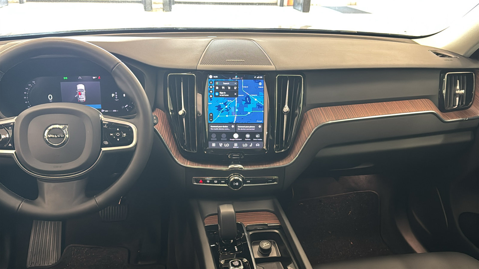 Used 2024 Volvo XC60 B5 Plus w/ Protection Package Premier AWD/4WD image 11