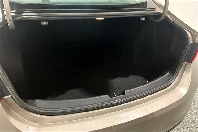 Used 2023 Chevrolet Malibu LT image 38